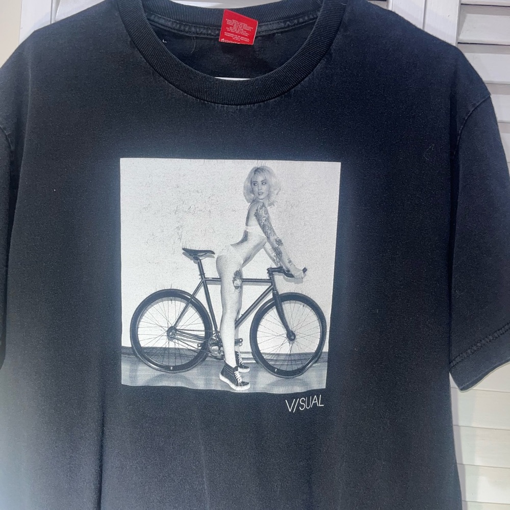 Mens Large Visual by van styles tee used good condition
